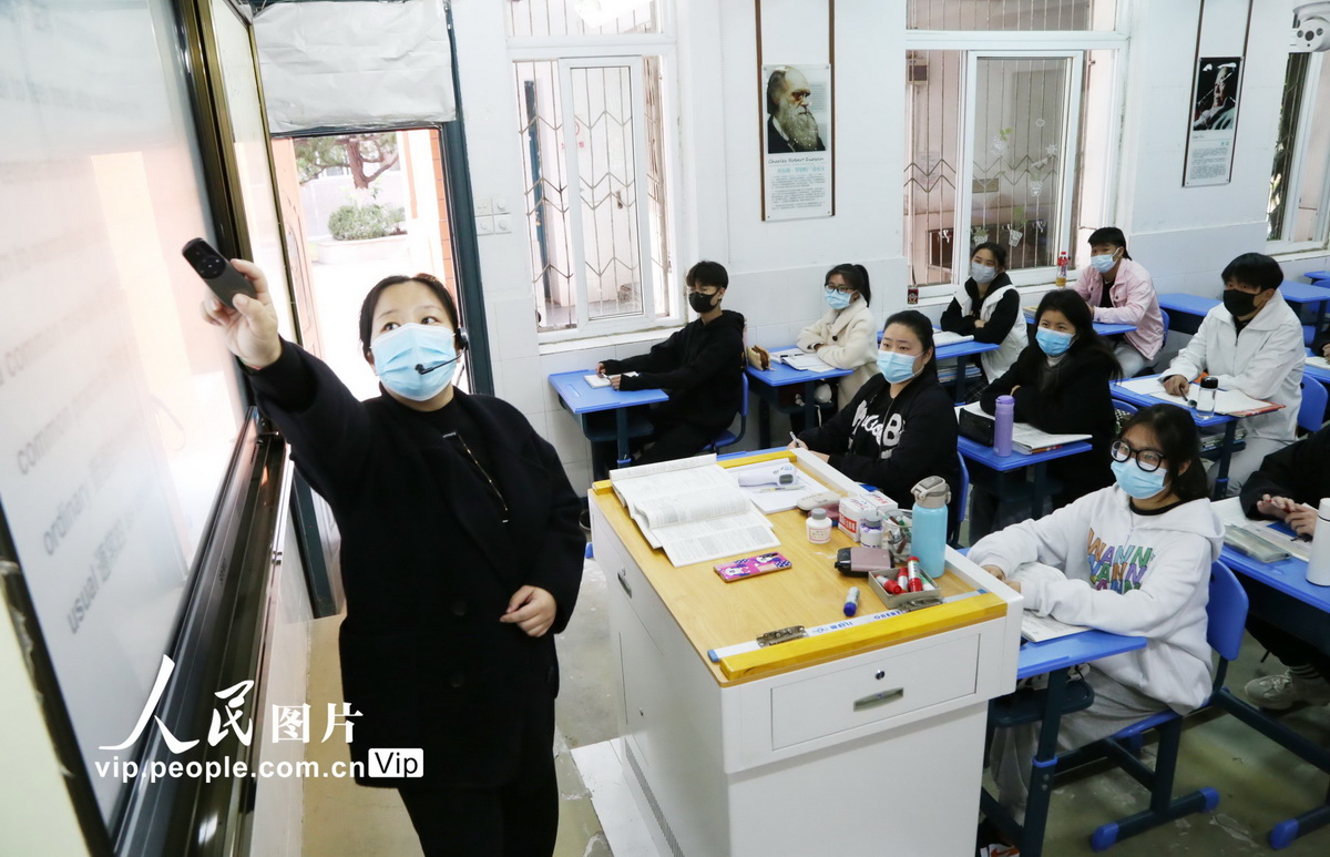 4月7日上午，安徽省合肥市庐阳高级中学高三学生返校复课。