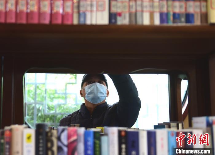 “世界读书日”：“云”上阅读“品”书香线下阅读空间人气渐涨
